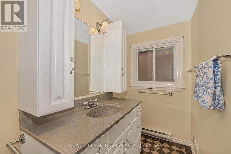 29030810/1195-major-street/bel-air-park/ottawa/ontario/K2C2S1_19