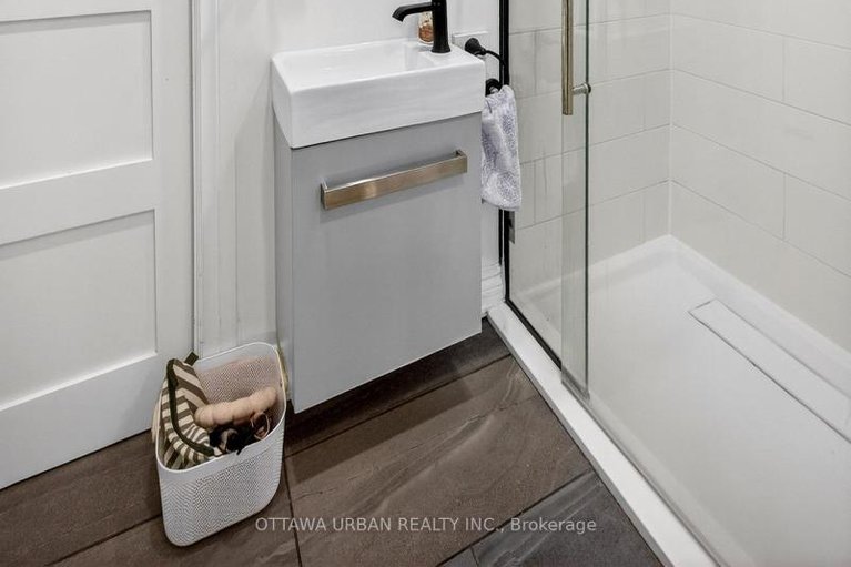 29303300/3-pentry-lane/old-ottawa-south/ottawa/ontario/K1S0X1_27