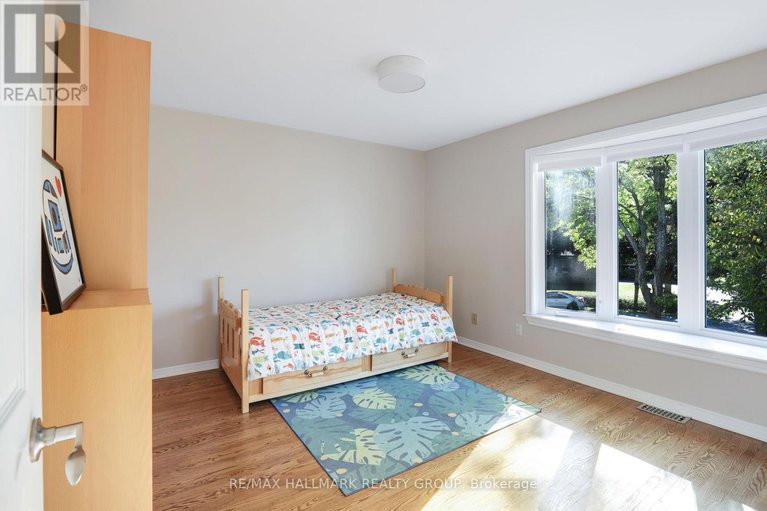 28938196/3062-upper-otterson-place/mooneys-bayrevelstoke/ottawa/ontario/K1V7B6_27