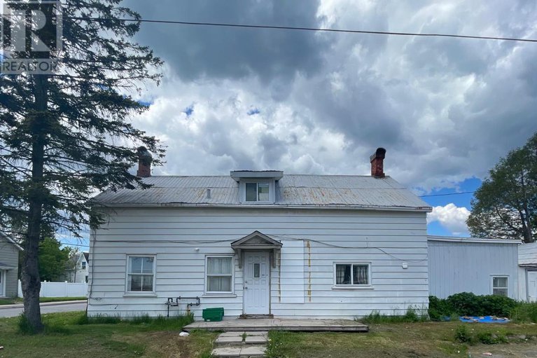28484092/403-rideau-street/kemptville/north-grenville/ontario/K0G1J0_3