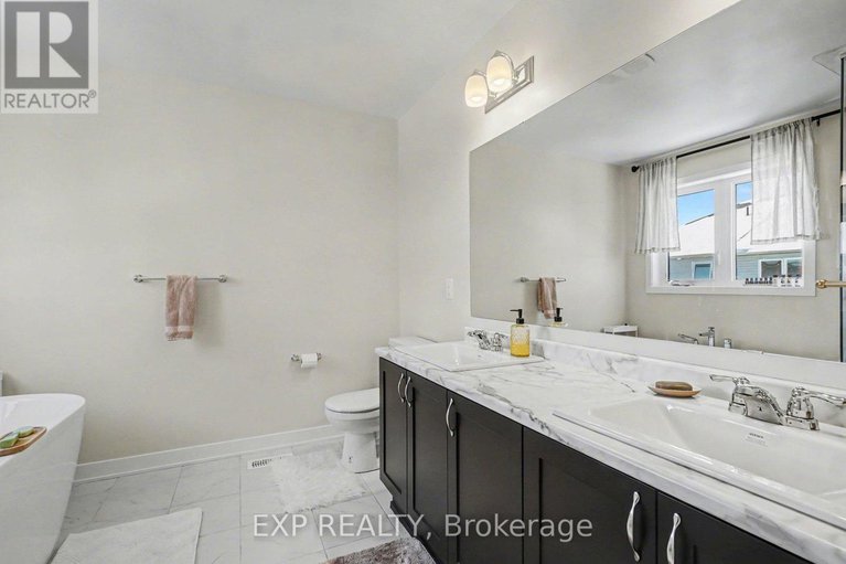 29328135/2142-winsome-terrace/fallingbrookgardenway-south/ottawa/ontario/K4A0K6_16