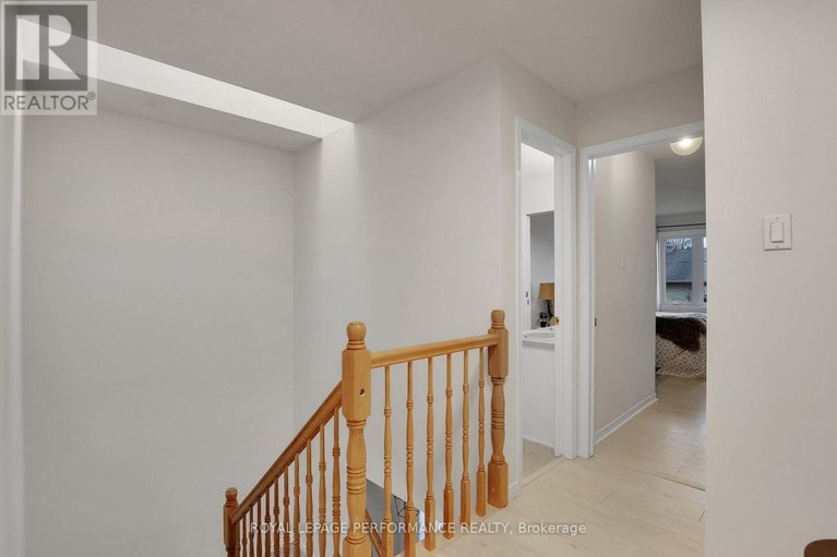 29606715/221-desrosiers-street/vanier/ottawa/ontario/K1L7T2_14