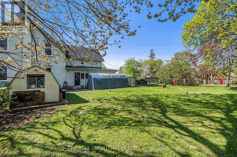 29431396/2-george-street-n/smiths-falls/smiths-falls/ontario/K7A1X9_32