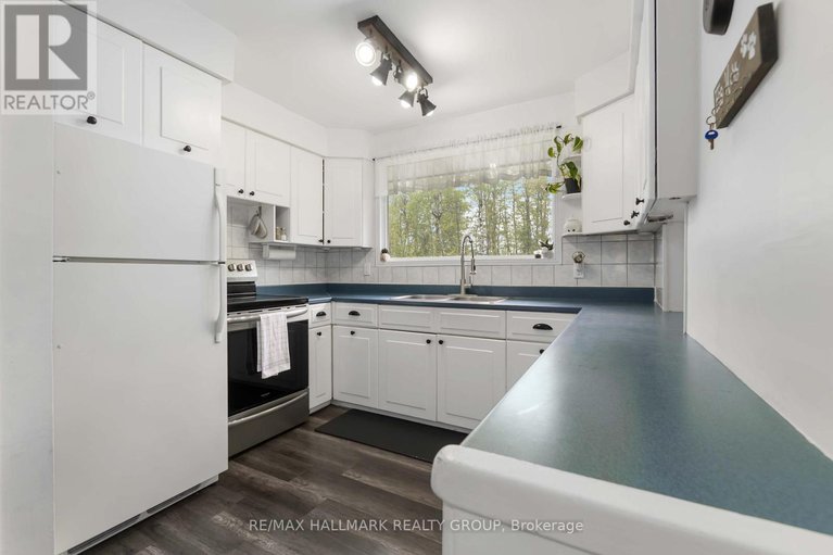 28617525/2088-burnstown-road/mcnabbraeside-twps/mcnabbraeside/ontario/K7V3Z4_13