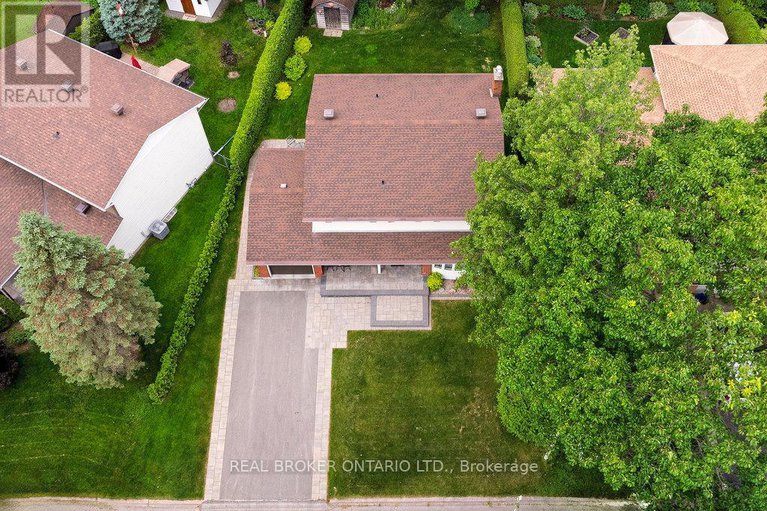 28522793/31-oakhurst-crescent/blackburn-hamlet/ottawa/ontario/K1B4A5_43