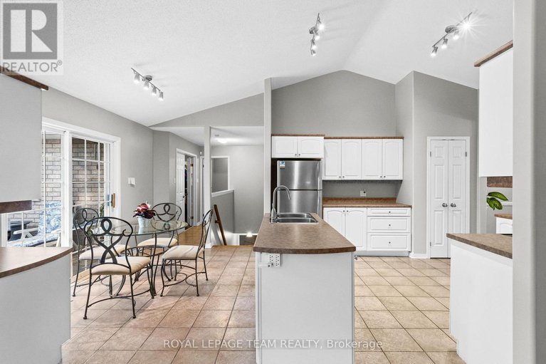 28816789/6825-sunset-boulevard/greely/ottawa/ontario/K4P1M6_11