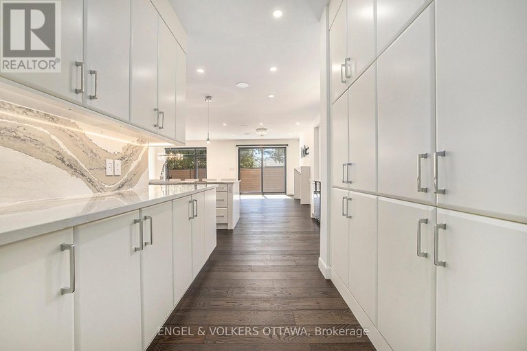 28645547/888-melwood-avenue/mckellar-heightsglabar-park/ottawa/ontario/K2A3C3_18