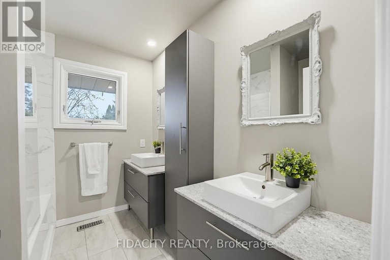 29608674/7-gagnon-court/beaverbrook/ottawa/ontario/K2K1A7_34