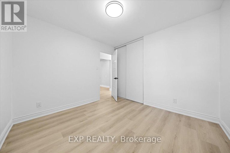 29178541/290-elderberry-terrace/chatelaine-village/ottawa/ontario/K1E1Z1_23