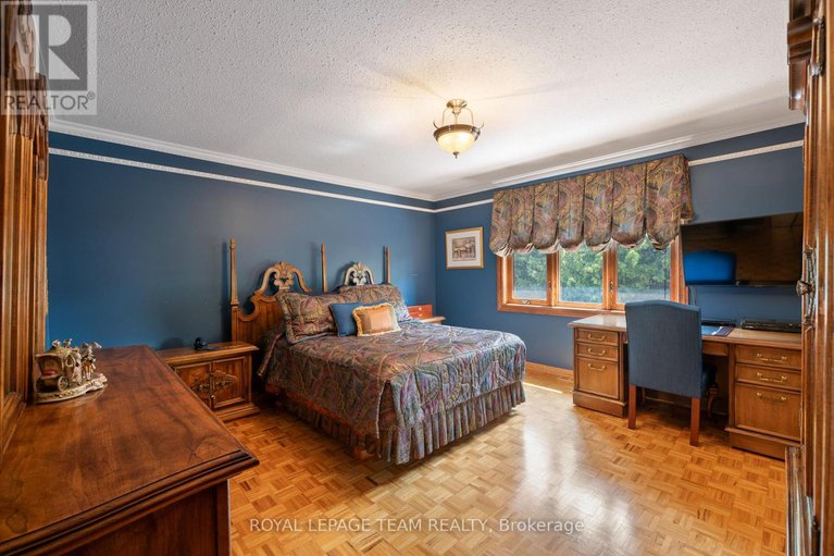 28150557/10-nancy-avenue/sheahan-estatestrend-village/ottawa/ontario/K2H8L4_32