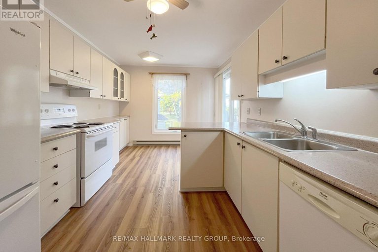 28920438/72-218-d-equestrian-drive/bridlewood/ottawa/ontario/K2M1E2_4