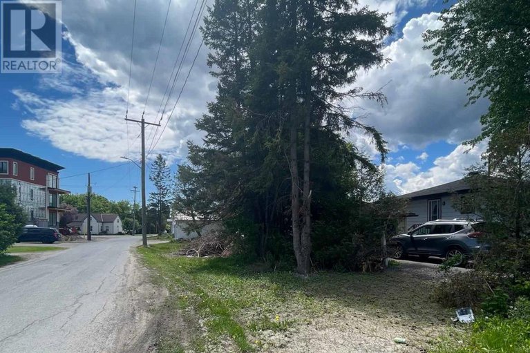 28484092/403-rideau-street/kemptville/north-grenville/ontario/K0G1J0_4
