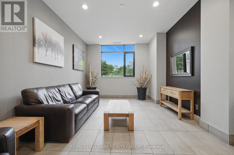 28613045/ph7-808-bronson-avenue/dows-lake/ottawa/ontario/K1S5A4_4