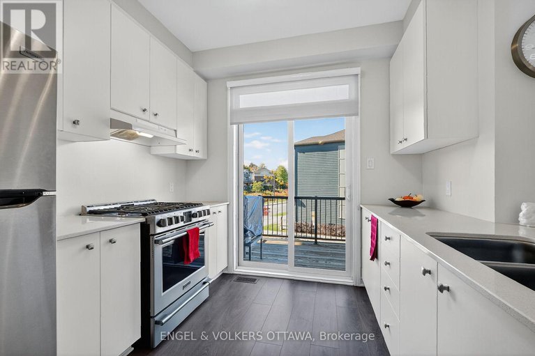 29023923/827-kiniw-private-se/cfb-rockcliffe-and-area/ottawa/ontario/K1K5A3_8