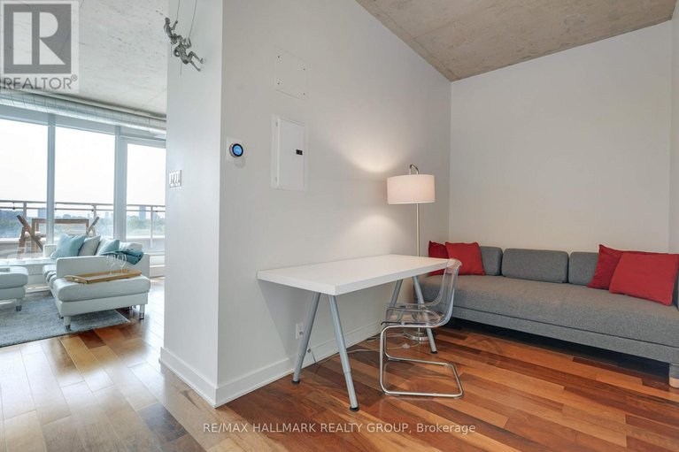 28842721/penthouse-804-360-mcleod-street/ottawa-centre/ottawa/ontario/K2P1A9_8