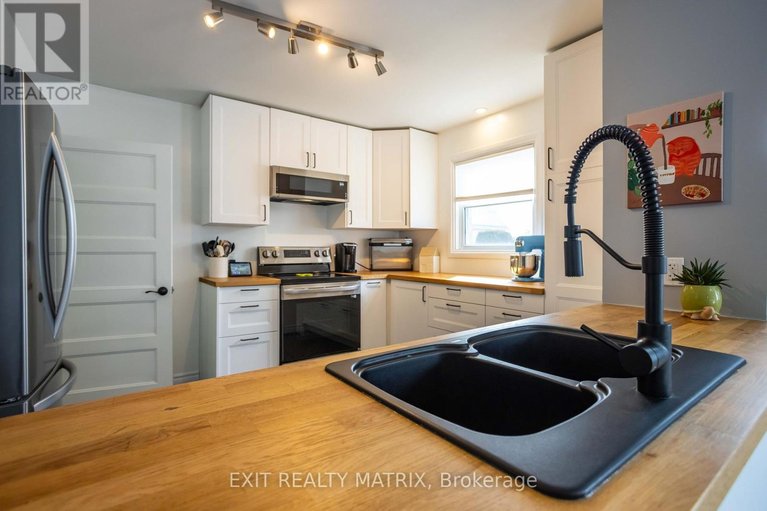 29601453/474-queen-street/winchester/north-dundas/ontario/K0C2K0_12