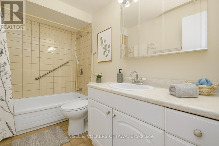 29078631/68-1947-stonehenge-crescent/pineview/ottawa/ontario/K1B4N7_19