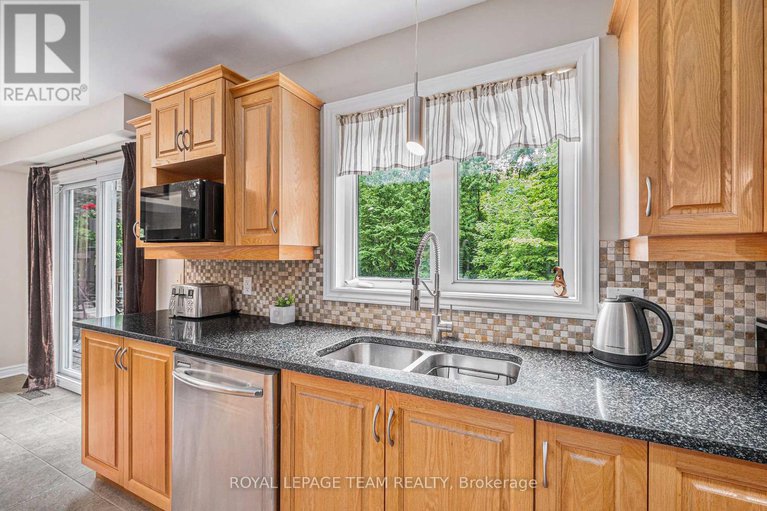 28393662/6444-third-line-road-s/north-gower/ottawa/ontario/K0A2T0_12