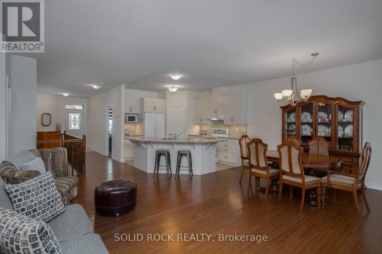 29109276/247-shinny-avenue/emerald-meadowstrailwest/ottawa/ontario/K2V0B9_17