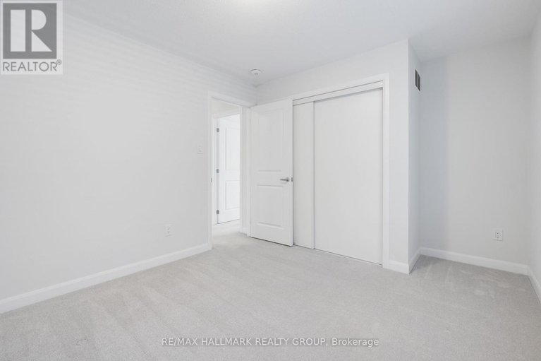 28767574/68-ralph-erfle-way/half-moon-bay/ottawa/ontario/K2J6V5_31
