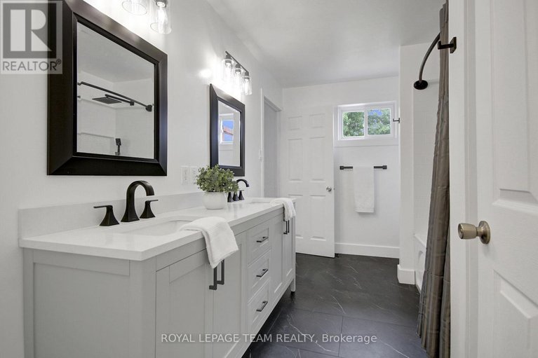 28527539/18-dowdall-crescent/fringewood/ottawa/ontario/K2S1T9_19