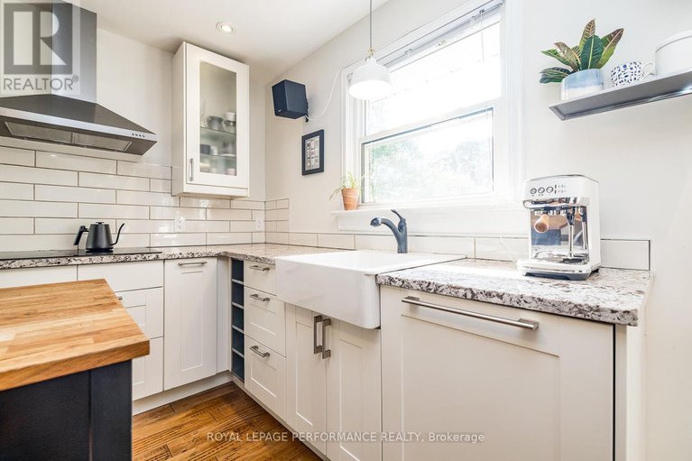28842718/343-fullerton-avenue/overbrookcastle-heights/ottawa/ontario/K1K1K2_9