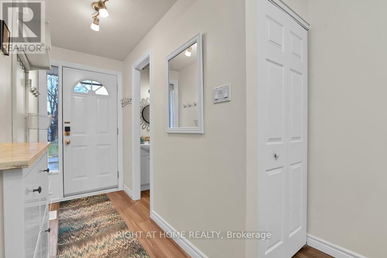 29603149/e-1700-lamoureux-drive/queenswood-heights-south/ottawa/ontario/K1E2N2_2