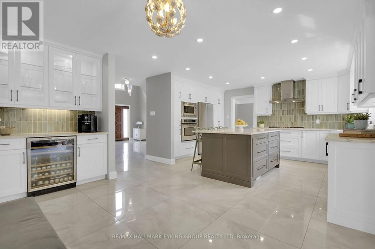 28224852/19-campfield-court/pineglencountry-place/ottawa/ontario/K2E7X8_17