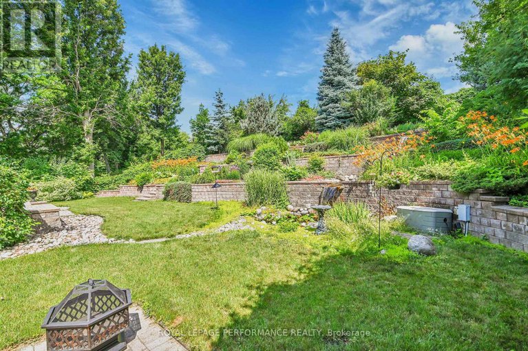 28601018/106-queensline-drive/bruce-farmgraham-parkqualicumbellands/ottawa/ontario/K2H7J5_49