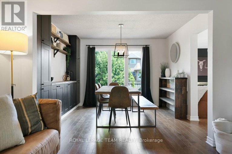 28522929/8-black-rivers-place/bridlewood/ottawa/ontario/K2M2E2_11