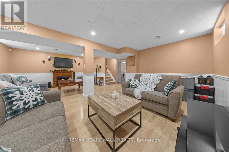 29372610/2285-cecile-crescent/town-of-rockland/clarence-rockland/ontario/K4K1S2_38