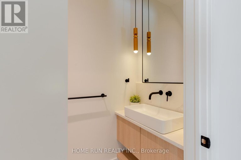 28791610/2243-page-road/chapel-hill/ottawa/ontario/K1C7K5_18