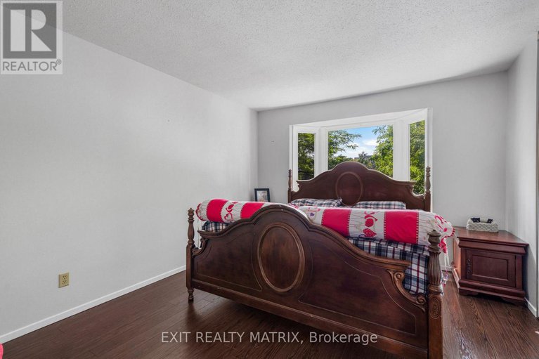 29047468/26-42-oakhaven-private/overbrookcastle-heights/ottawa/ontario/K1K4K1_17