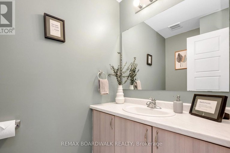 29379642/302-haliburton-heights/emerald-meadowstrailwest/ottawa/ontario/K2S1S3_29