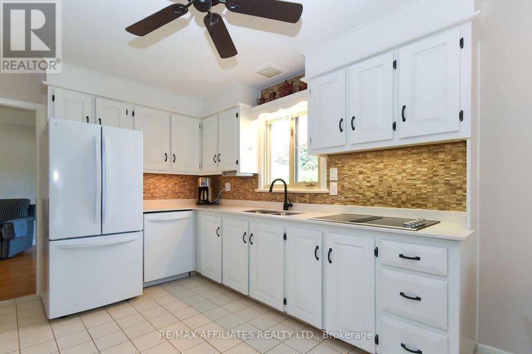 28929564/323-fullerton-avenue/overbrookcastle-heights/ottawa/ontario/K1K1K2_12