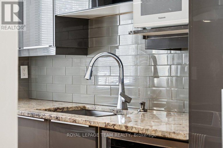 29406078/109-15b-forester-crescent/westcliffe-estates/ottawa/ontario/K2H8Y1_13