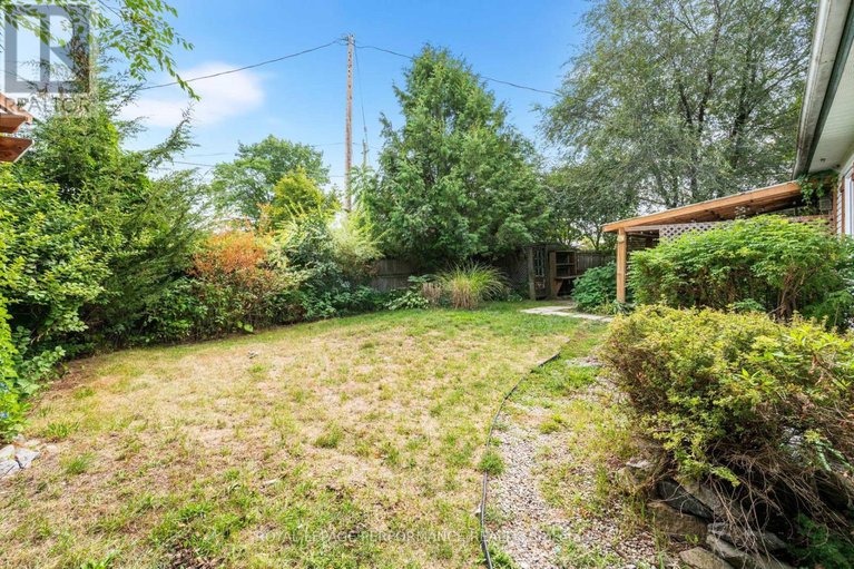 29249711/121-elizabeth-street/pakenham/mississippi-mills/ontario/K0A2X0_41