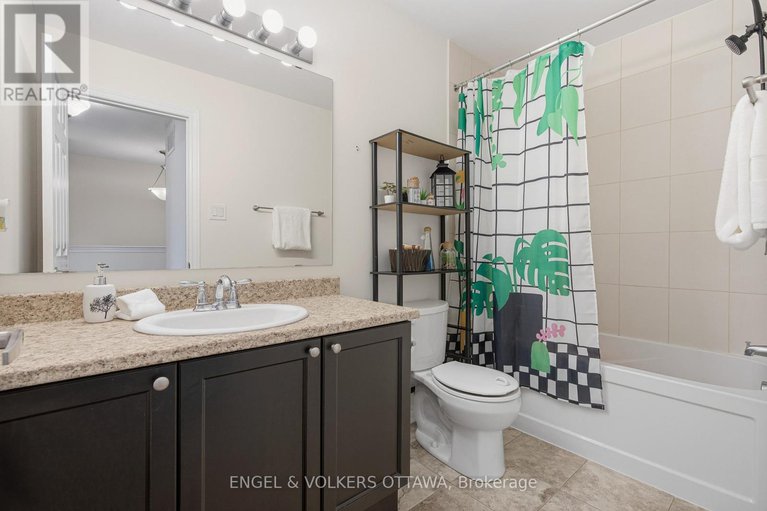 29376577/476-coldwater-crescent/emerald-meadowstrailwest/ottawa/ontario/K2M0J2_37