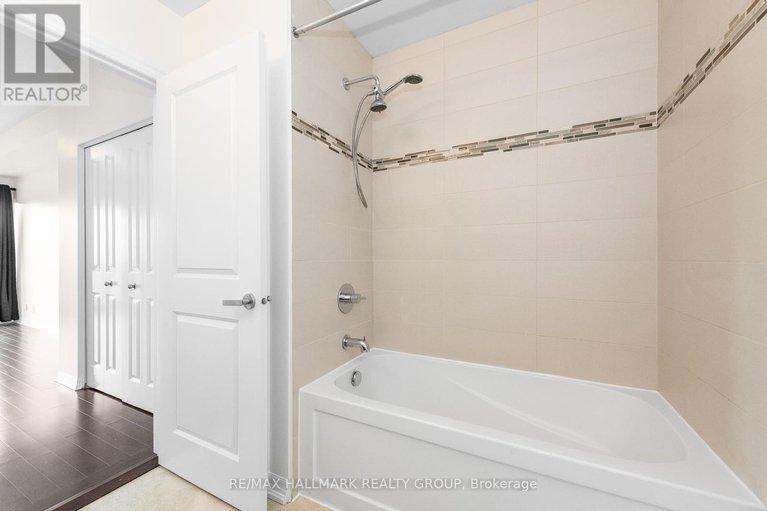 28537362/ph1-2702-242-rideau-street/sandy-hill/ottawa/ontario/K1N0B7_26