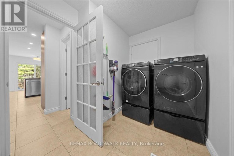 29672747/1443-larkhaven-crescent/orleanssunridge/ottawa/ontario/K1C5A5_26