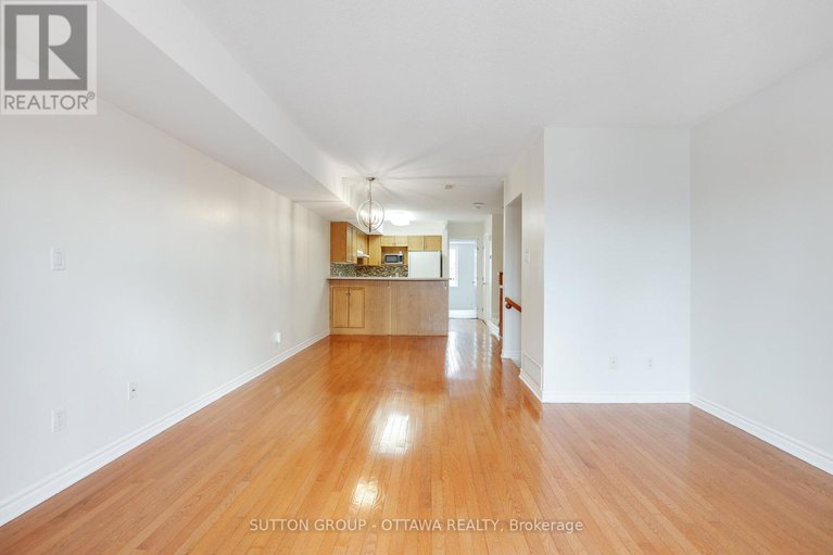 29373645/115-tall-pines-private/leslie-park/ottawa/ontario/K2H1H1_16