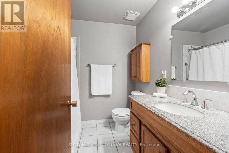 28296607/6489-rideau-valley-drive-n/manotick-south-to-roger-stevens/ottawa/ontario/K4M1B3_14