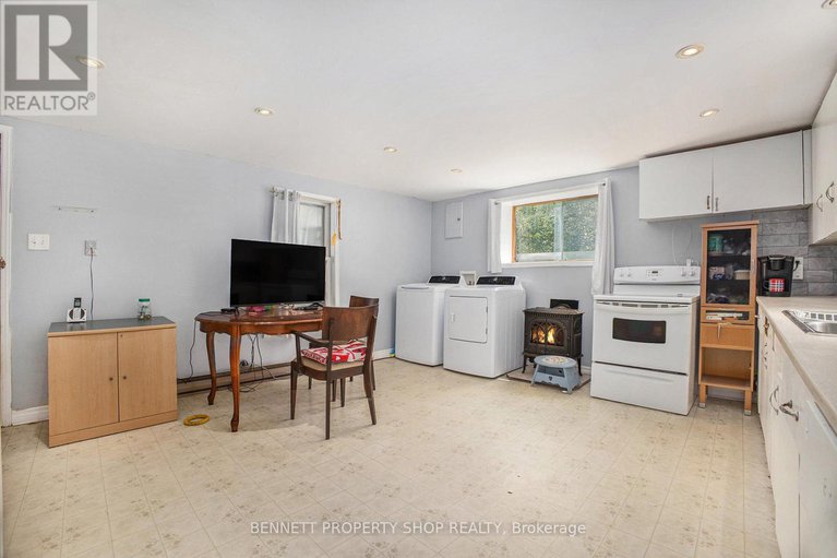 28614640/145-sarah-street-e/mcnabbraeside-twps/mcnabbraeside/ontario/K0A1G0_9