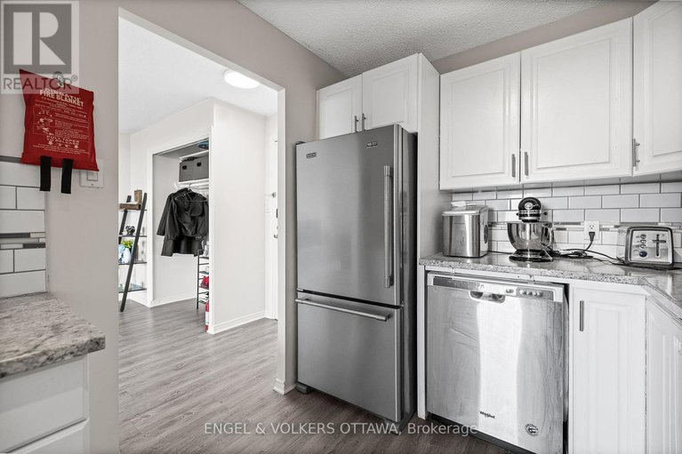 28310183/1404-665-bathgate-drive/carson-meadows/ottawa/ontario/K1K3Y4_11