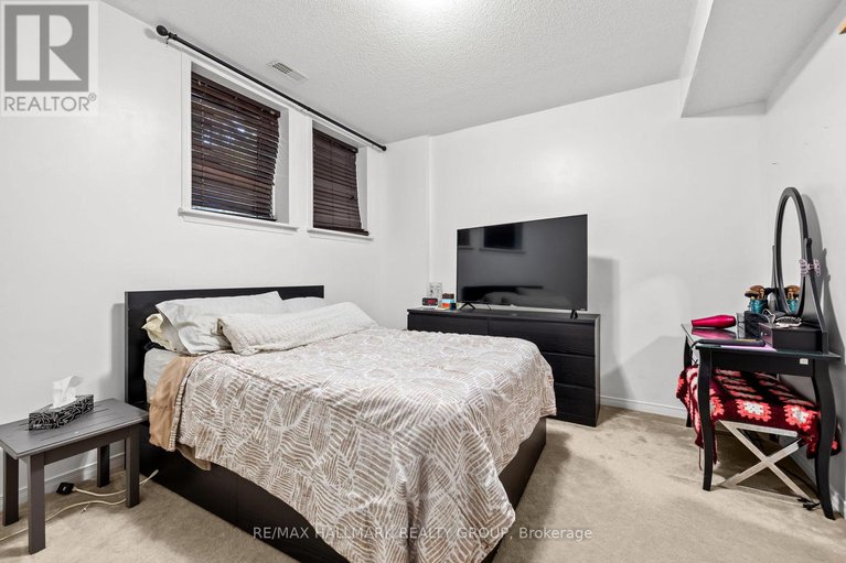 28440261/235-keltie-private/longfields/ottawa/ontario/K2J0A3_18