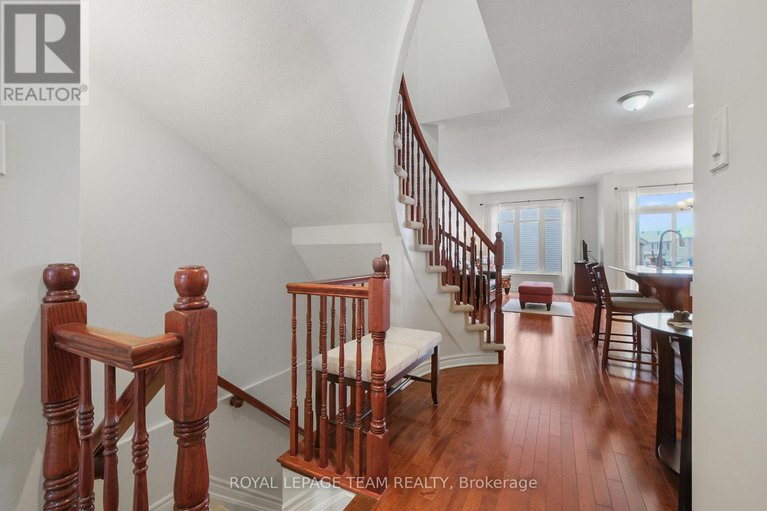 29255822/211-butterfly-walk/mer-bleuebradley-estatesanderson-park/ottawa/ontario/K1W0G6_6