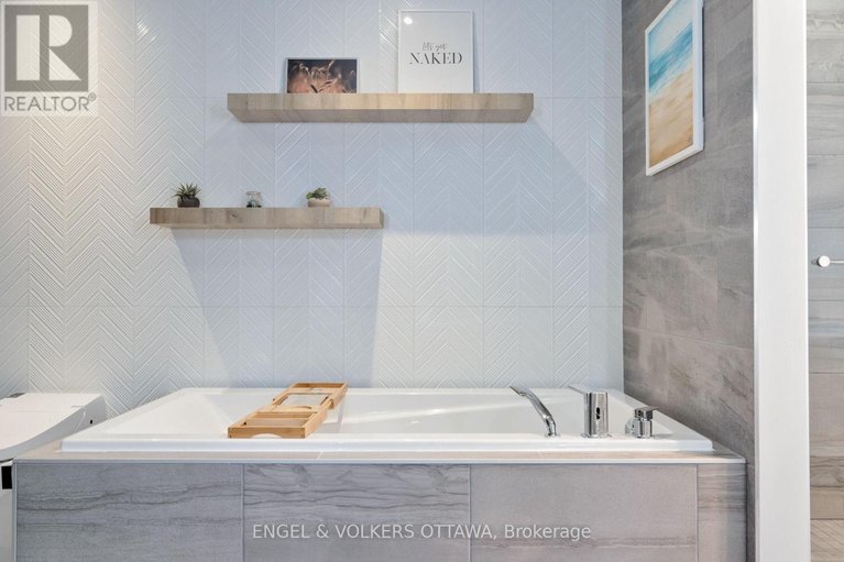 29464568/157-avro-circle/cfb-rockcliffe-and-area/ottawa/ontario/K1K4K7_28