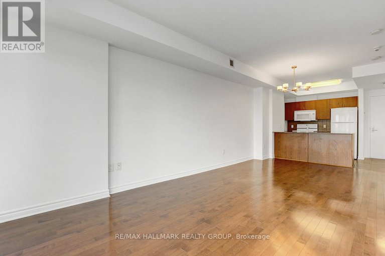 28694787/303-70-landry-street/vanier/ottawa/ontario/K1L0A8_15