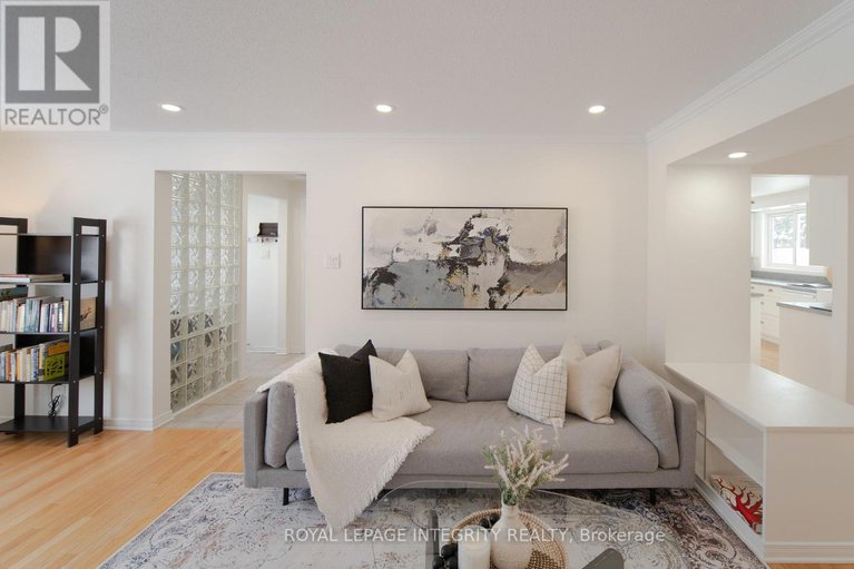 29357510/652-la-verendrye-drive/beacon-hill-north/ottawa/ontario/K1J7X4_6