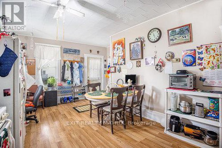 28312365/203-castor-street/village-of-russell/russell/ontario/K4R1C7_18